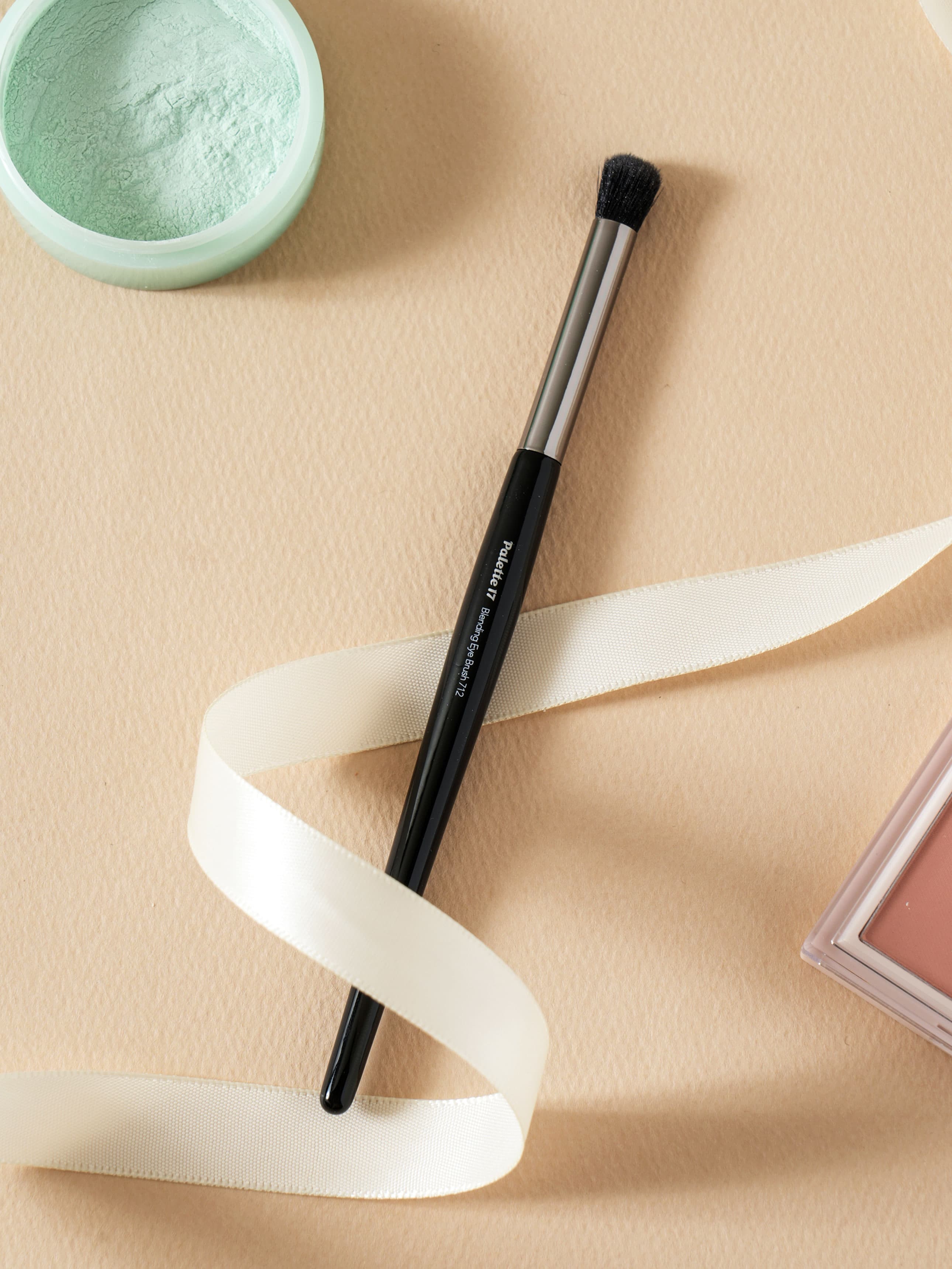 K-Beauty Palette 17 Blending Eye Brush